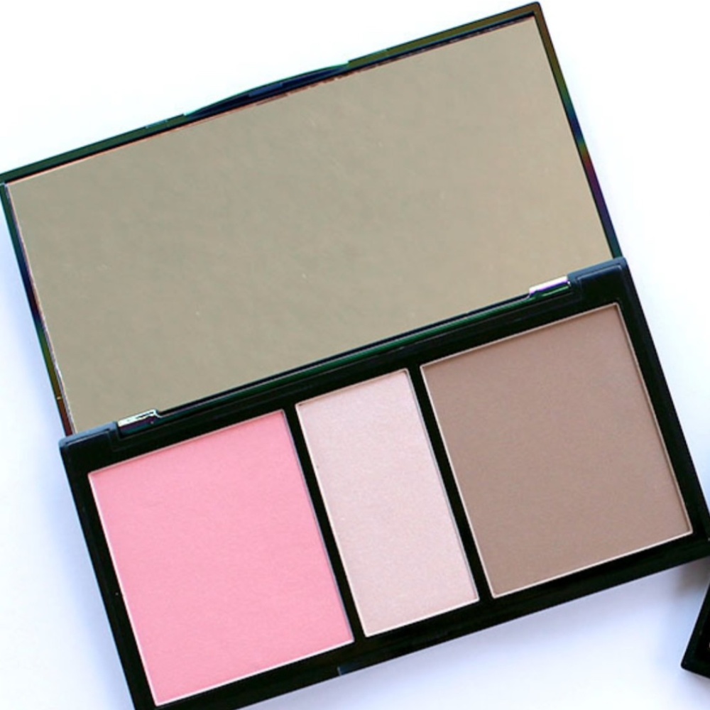 *NEW QUO Face Palette in “Orion”-  Bronzer, Pink Blush and Highlighter